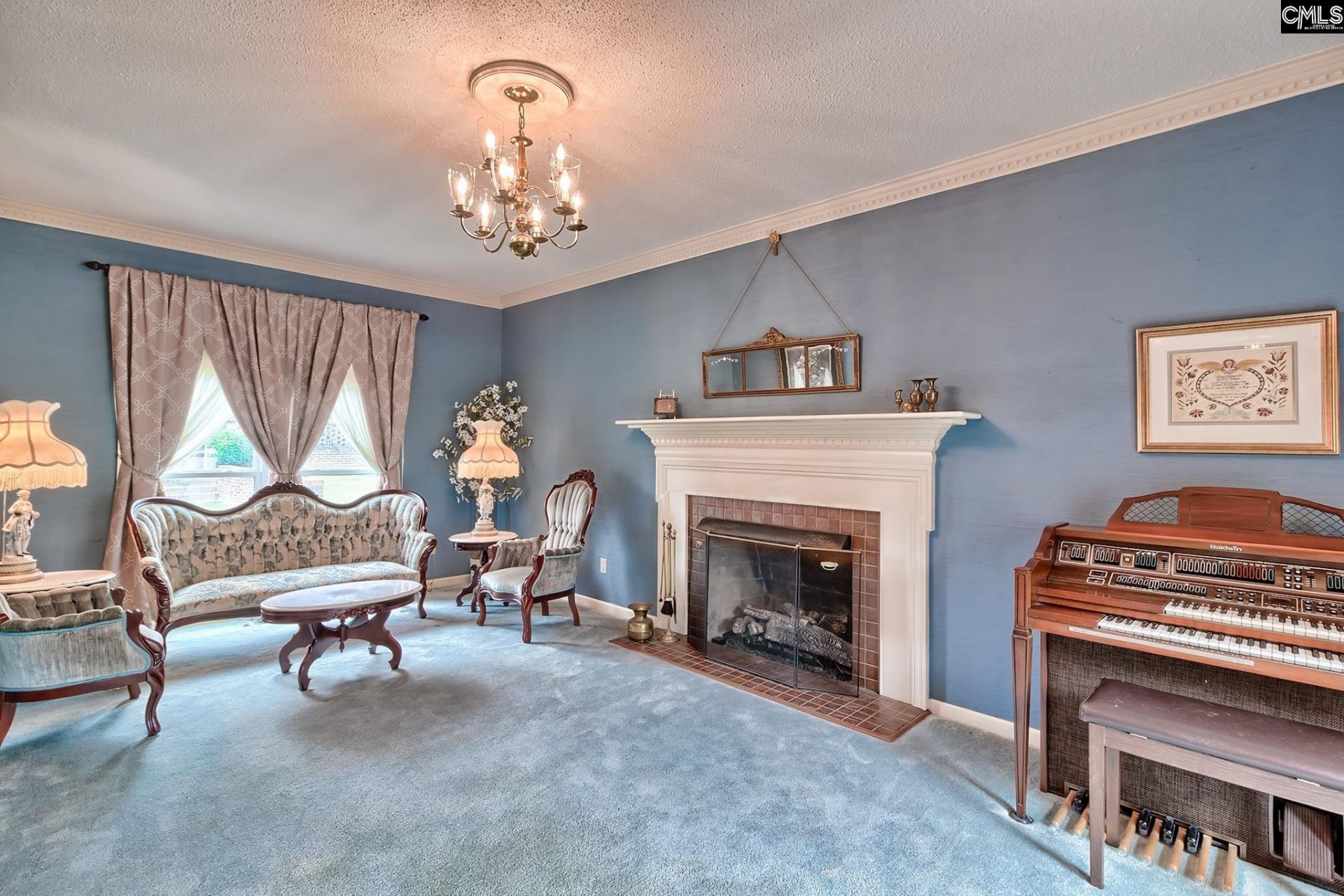 213 Tyborne Circle  Photo 7