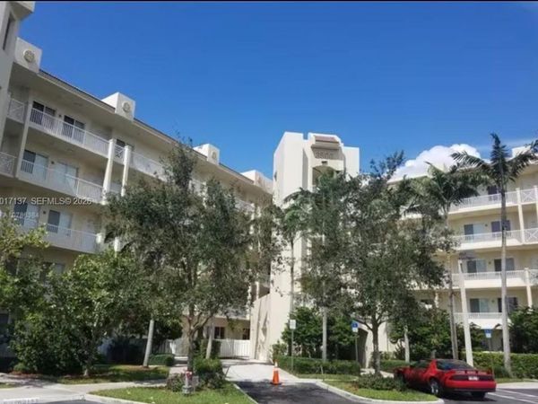 3500 Oaks Clubhouse Dr , Unit 211, Pompano Beach, FL 33069