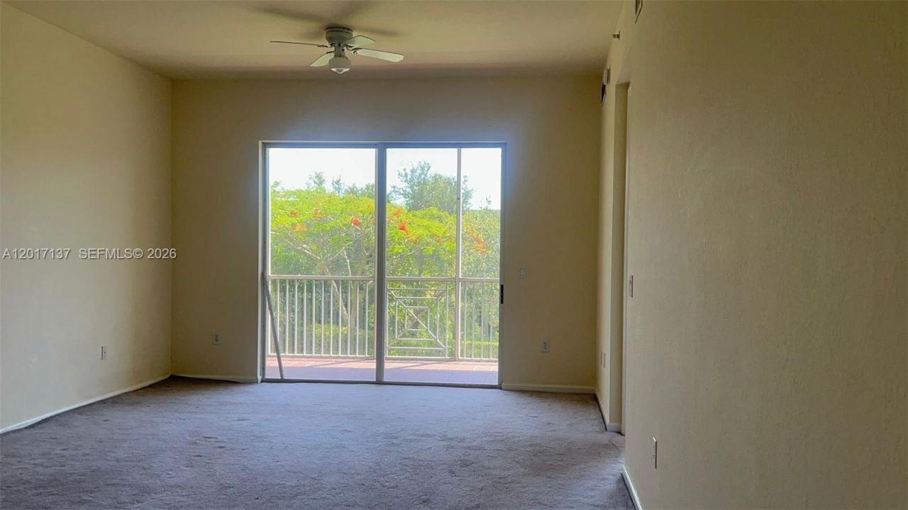 3500 Oaks Clubhouse Dr , Unit 211, Pompano Beach, FL 33069 Photo