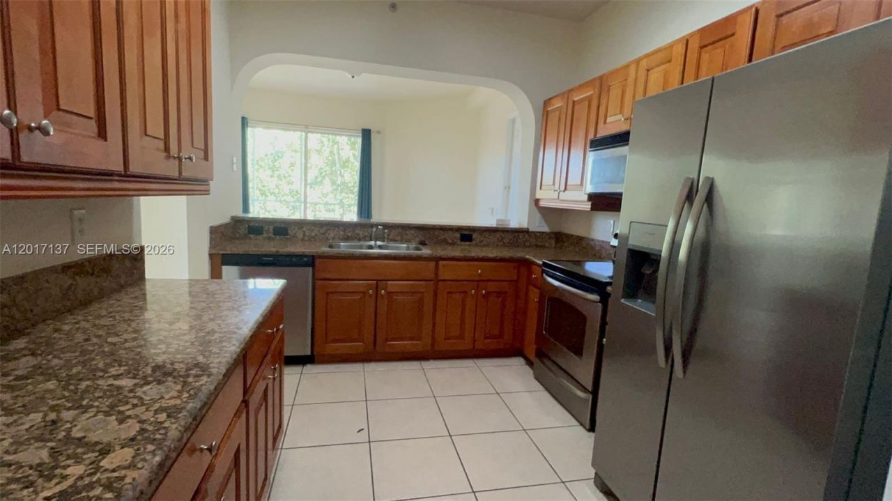 3500 Oaks Clubhouse Dr , Unit 211, Pompano Beach, FL 33069 Photo