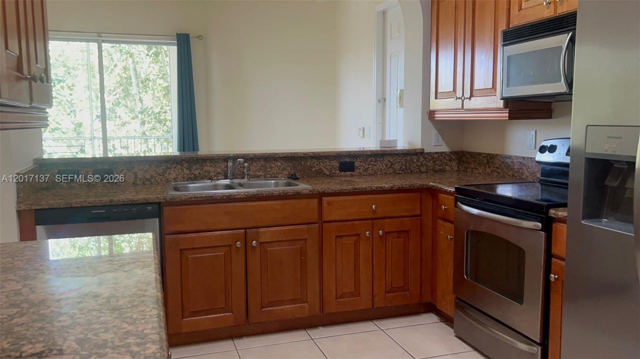 3500 Oaks Clubhouse Dr , Unit 211, Pompano Beach, FL 33069 Photo