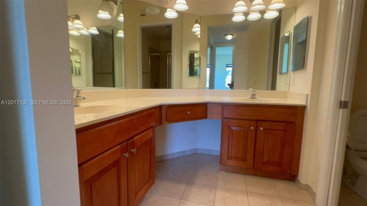 3500 Oaks Clubhouse Dr , Unit 211, Pompano Beach, FL 33069 Photo