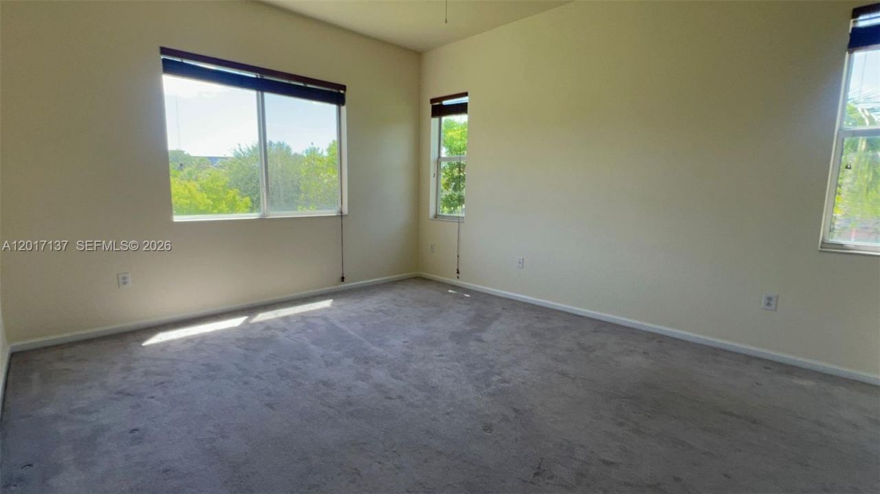 3500 Oaks Clubhouse Dr , Unit 211, Pompano Beach, FL 33069 Photo