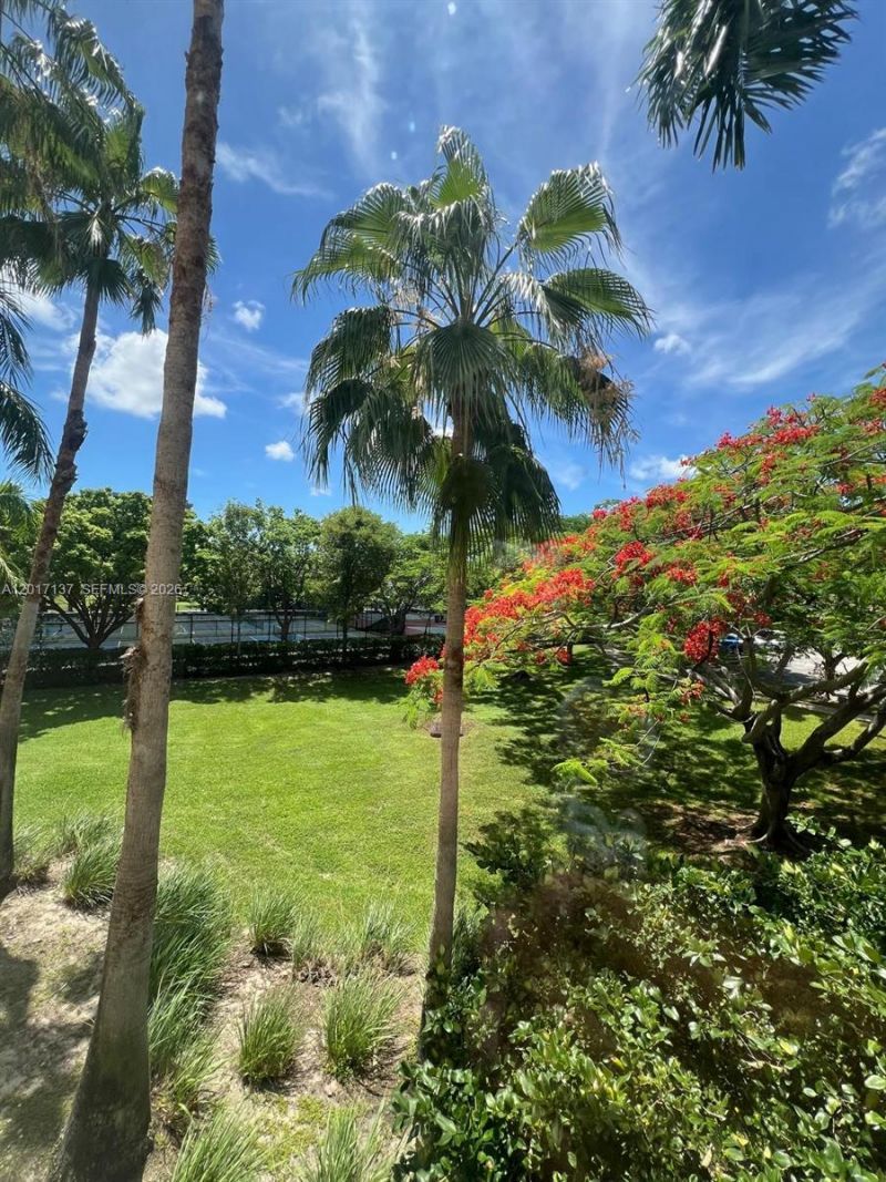 3500 Oaks Clubhouse Dr , Unit 211, Pompano Beach, FL 33069 Photo