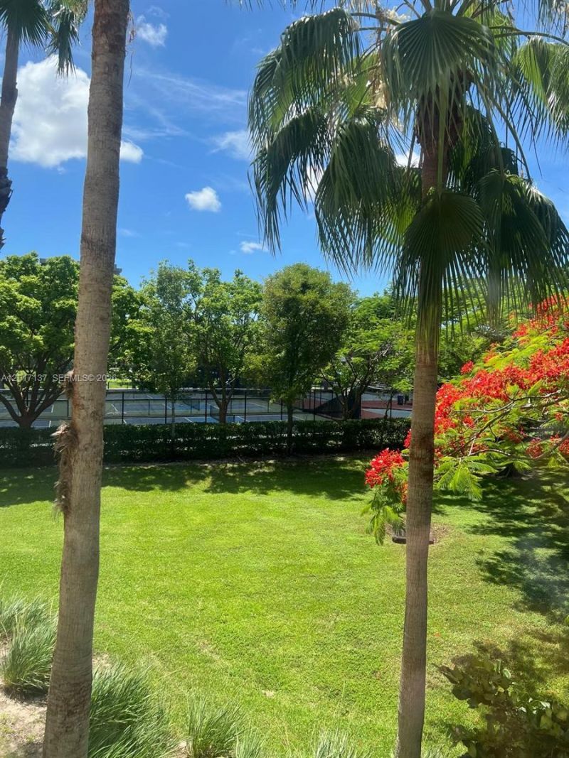 3500 Oaks Clubhouse Dr , Unit 211, Pompano Beach, FL 33069 Photo