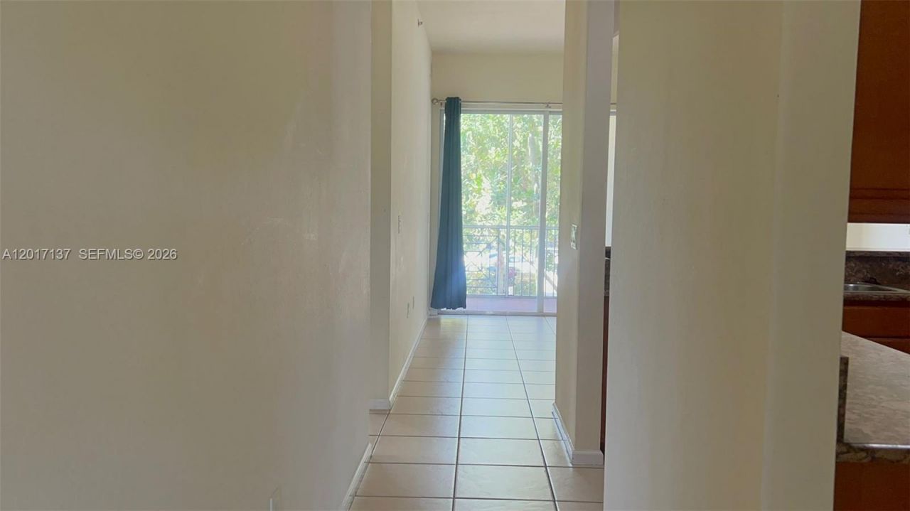 3500 Oaks Clubhouse Dr , Unit 211, Pompano Beach, FL 33069 Photo