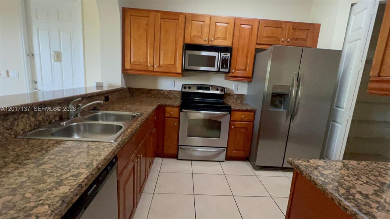 3500 Oaks Clubhouse Dr , Unit 211, Pompano Beach, FL 33069 Photo