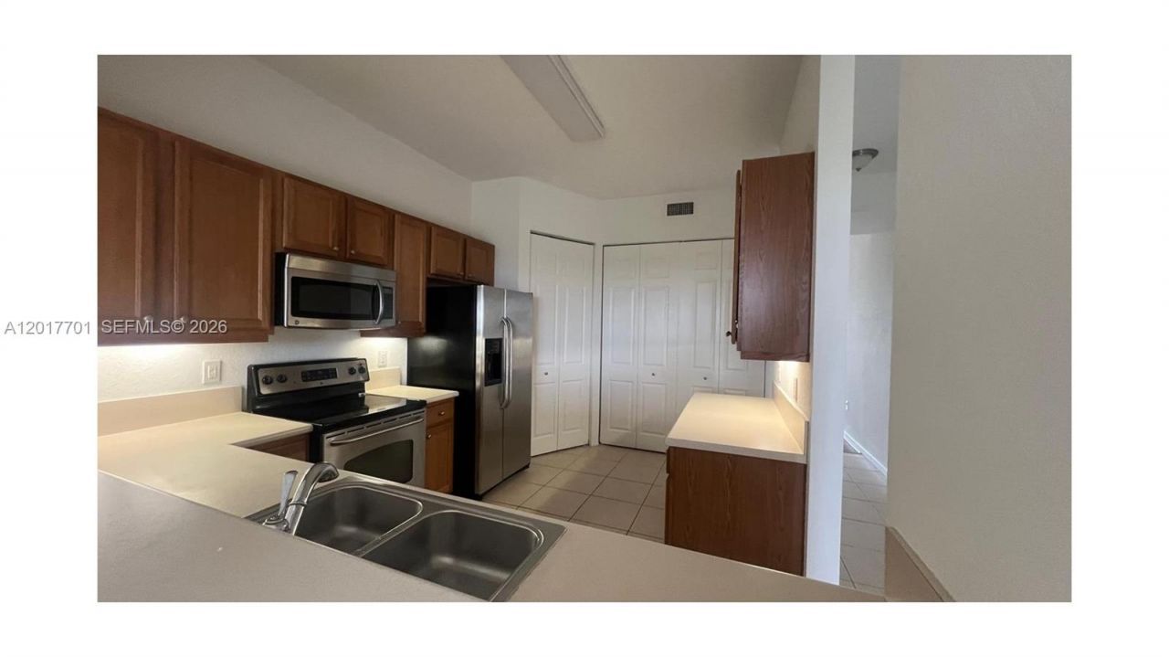 3600 Oaks Clubhouse Dr , Unit 511, Pompano Beach, FL 33069 Photo
