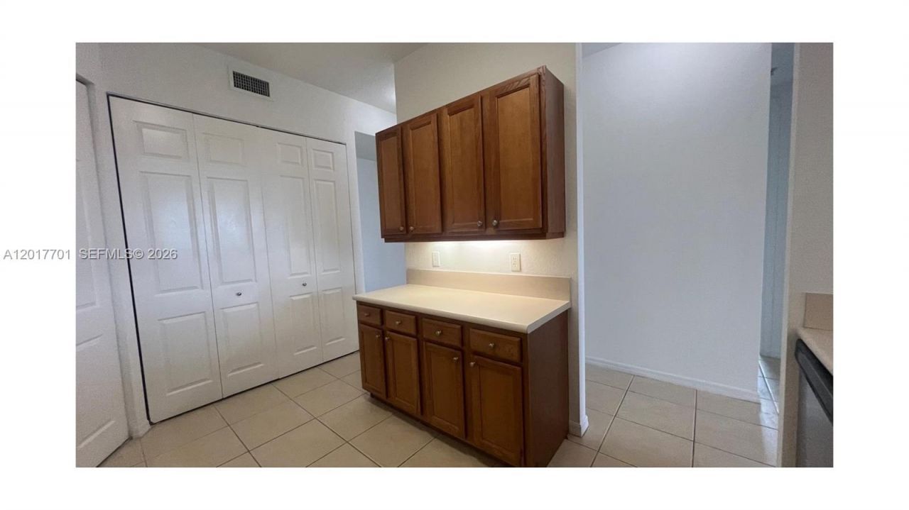 3600 Oaks Clubhouse Dr , Unit 511, Pompano Beach, FL 33069 Photo