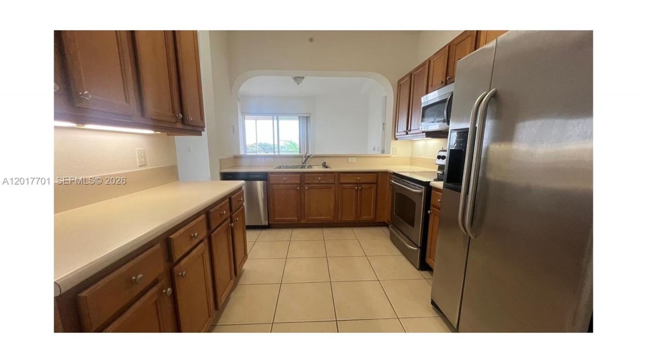 3600 Oaks Clubhouse Dr , Unit 511, Pompano Beach, FL 33069 Photo