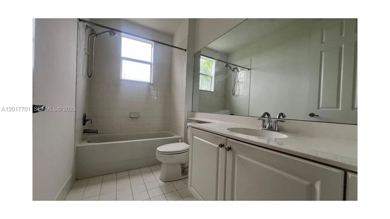 3600 Oaks Clubhouse Dr , Unit 511, Pompano Beach, FL 33069 Photo