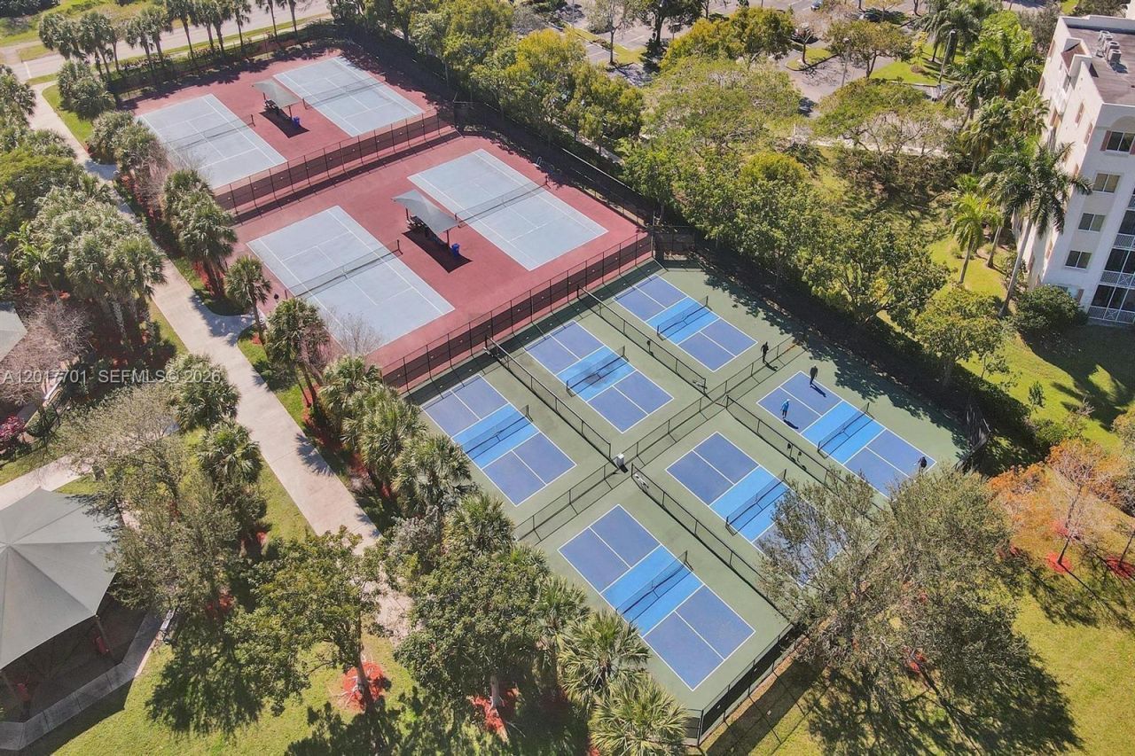 3600 Oaks Clubhouse Dr , Unit 511, Pompano Beach, FL 33069 Photo