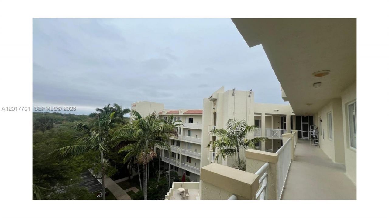 3600 Oaks Clubhouse Dr , Unit 511, Pompano Beach, FL 33069 Photo