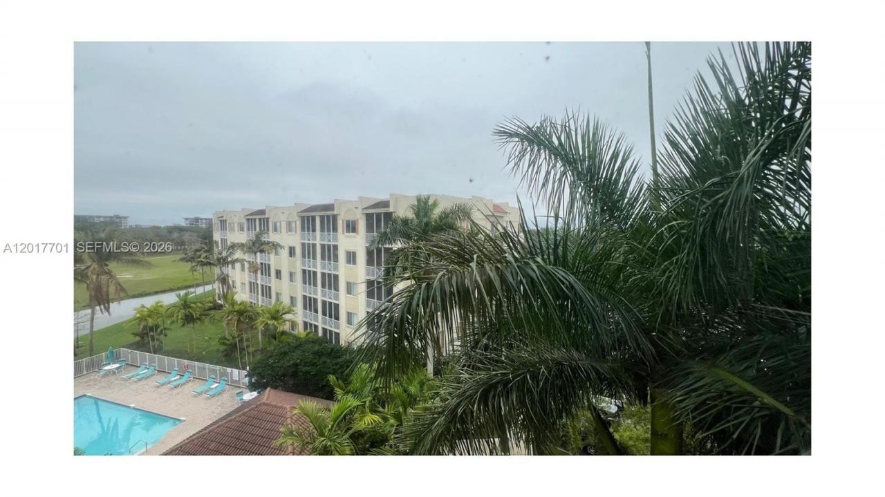 3600 Oaks Clubhouse Dr , Unit 511, Pompano Beach, FL 33069 Photo