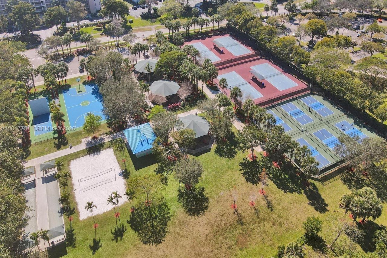 3600 Oaks Clubhouse Dr , Unit 511, Pompano Beach, FL 33069 Photo