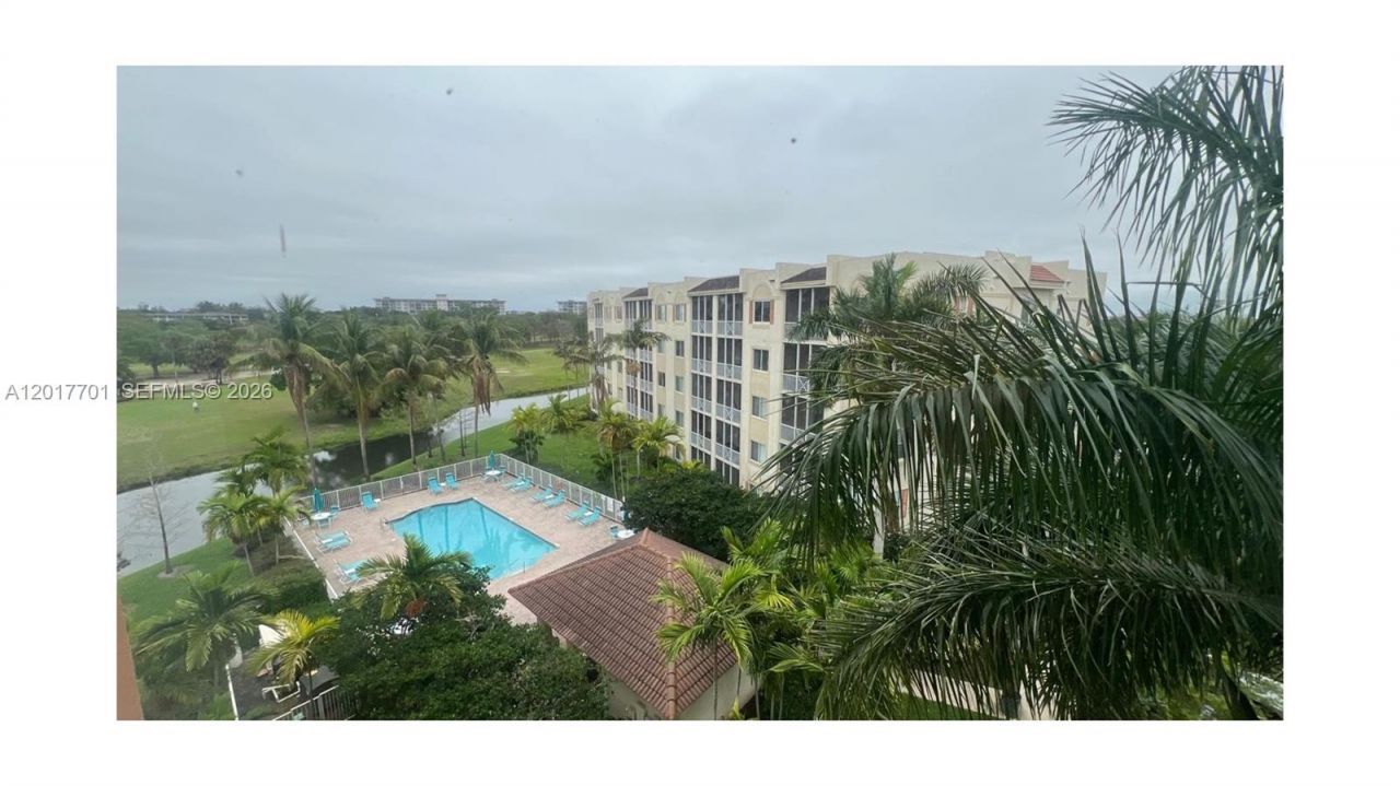 3600 Oaks Clubhouse Dr , Unit 511, Pompano Beach, FL 33069 Photo
