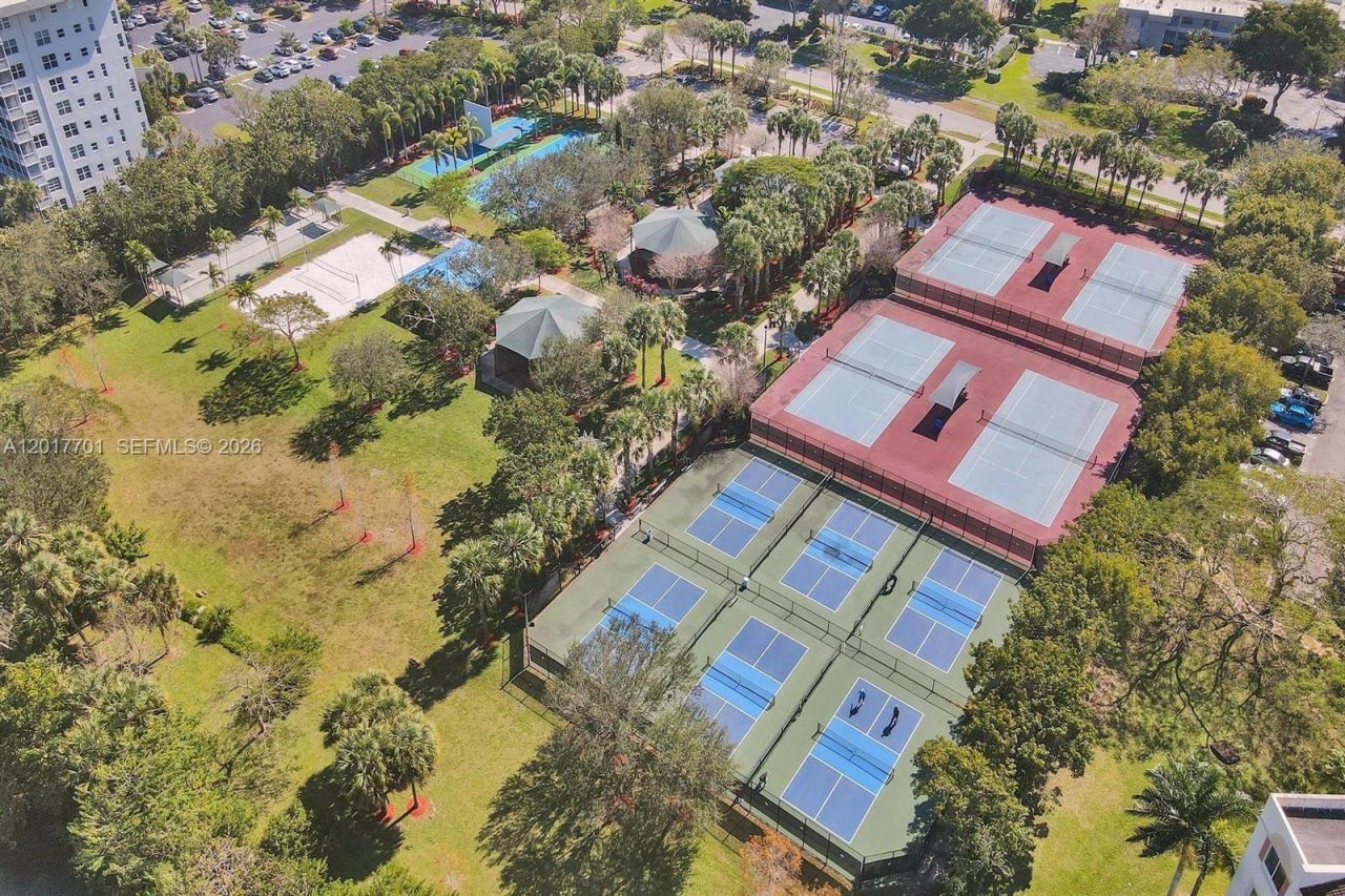 3600 Oaks Clubhouse Dr , Unit 511, Pompano Beach, FL 33069 Photo