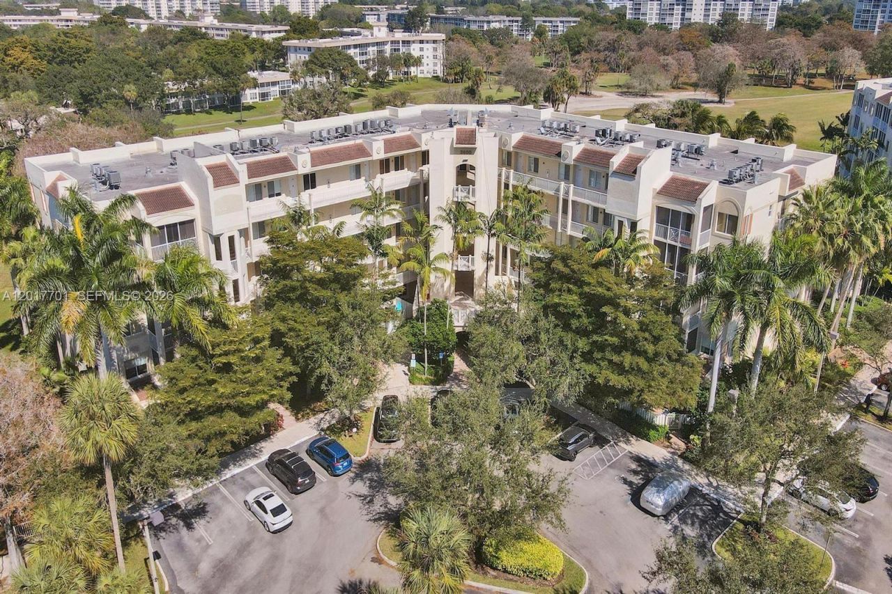 3600 Oaks Clubhouse Dr , Unit 511, Pompano Beach, FL 33069 Photo
