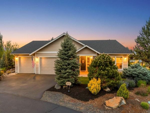 650 Wildwood Falls Court, Redmond, OR 97756