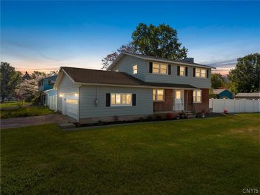 7586 Daphne Drive, Syracuse, NY 13212