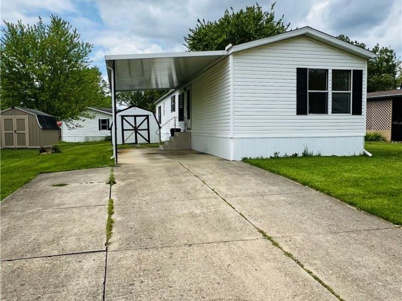28 Thomas Boulevard NW, Massillon, OH 44647 Photo 1