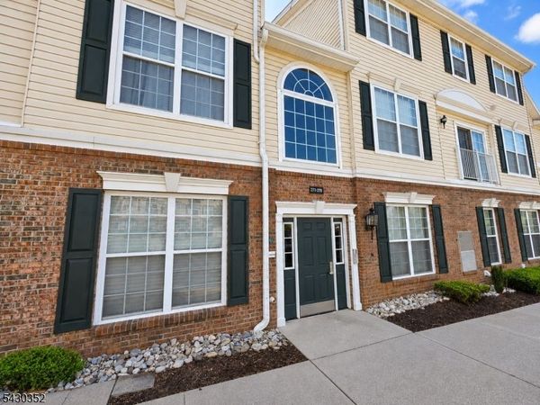 271 Windmill Ct, Lopatcong, NJ 08865