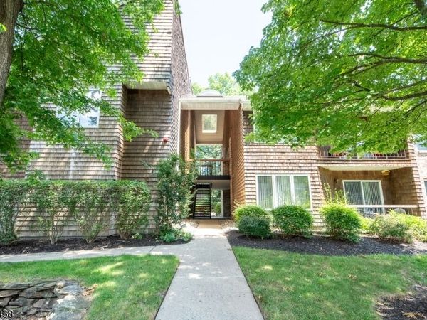 7 Tulip Cres, Little Falls, NJ 07424