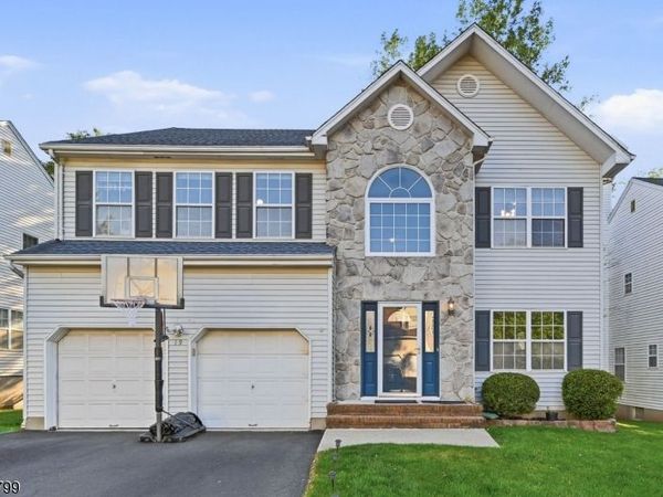 19 Colmart Way, Bridgewater, NJ 08807