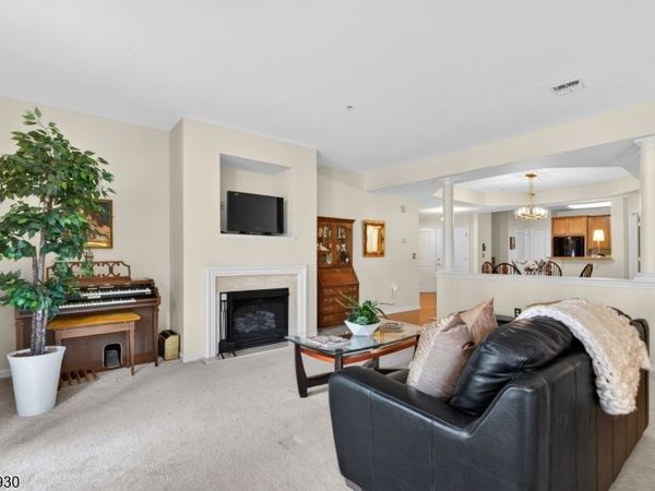 7101 Ravenscroft Rd, Clifton, NJ 07013