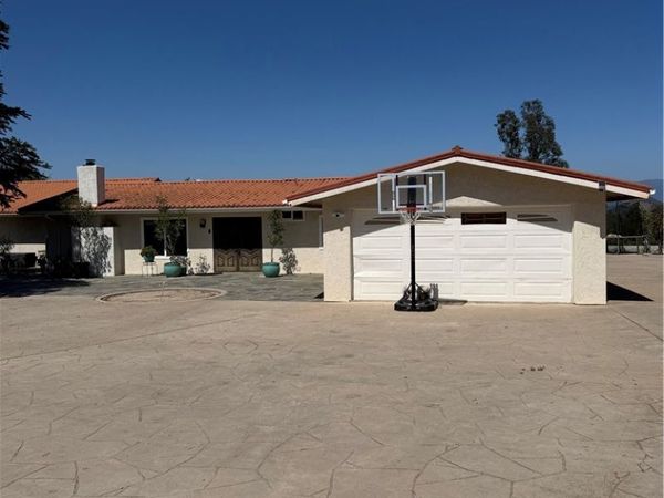 28805 Mountain Meadow, Escondido, CA 92026