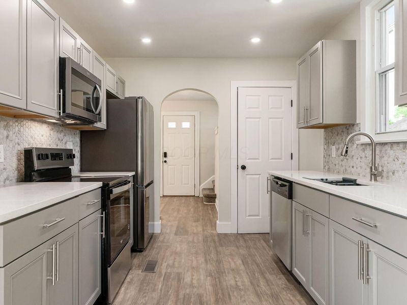 1623 E Weber Road, Columbus, OH 43211 Photo 12