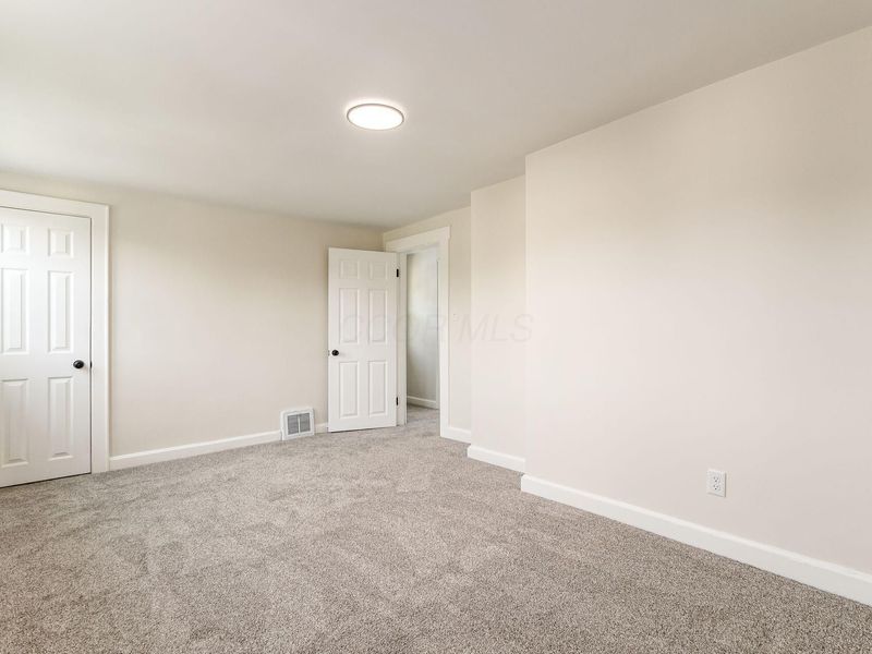 1623 E Weber Road, Columbus, OH 43211 Photo 18