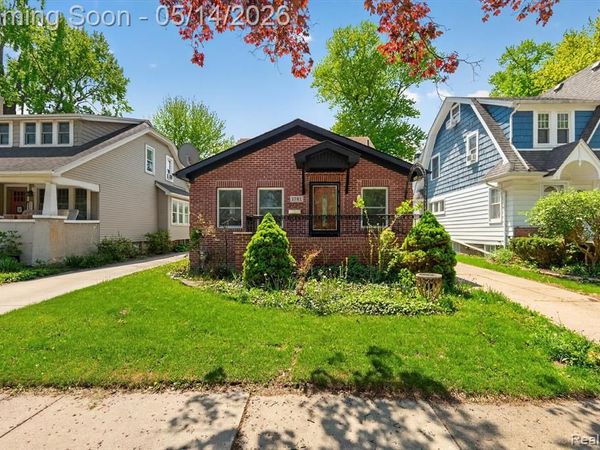 1781 Brys Drive, Grosse Pointe Woods, MI 48236
