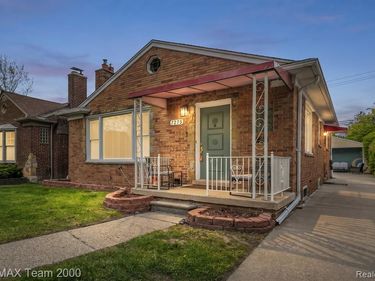 7275 Colonial Street, Dearborn Heights, MI 48127