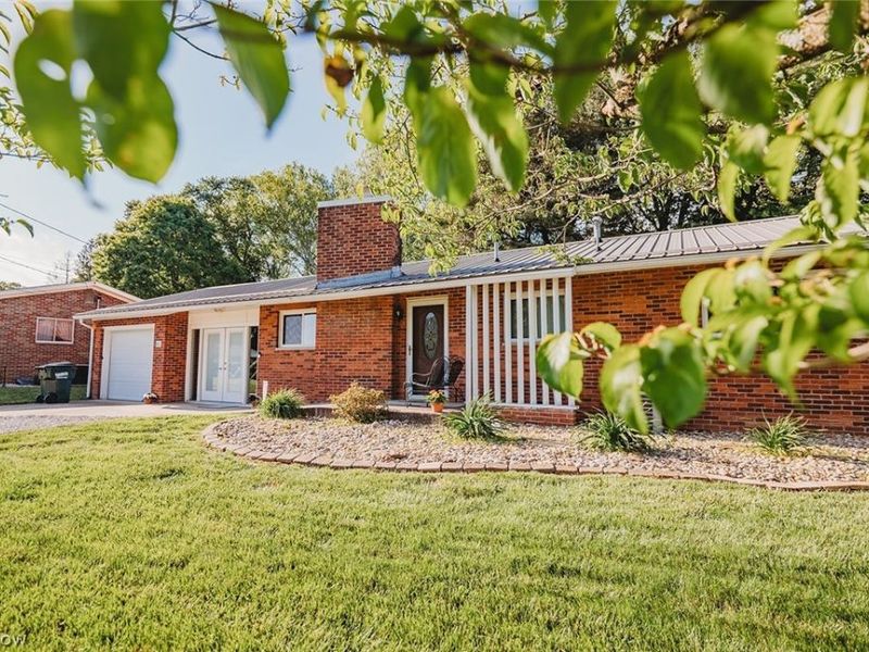 301 Bohl Drive, Marietta, OH 45750 Photo 1