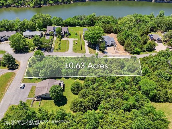 Clover Lane , Holiday Island, AR 72631
