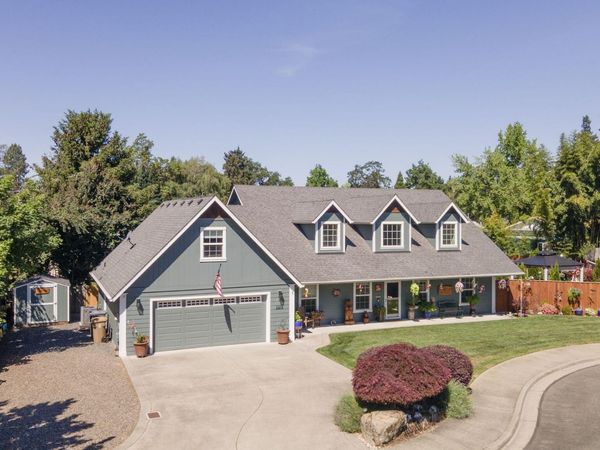 1074 SE Christie Place, Grants Pass, OR 97526