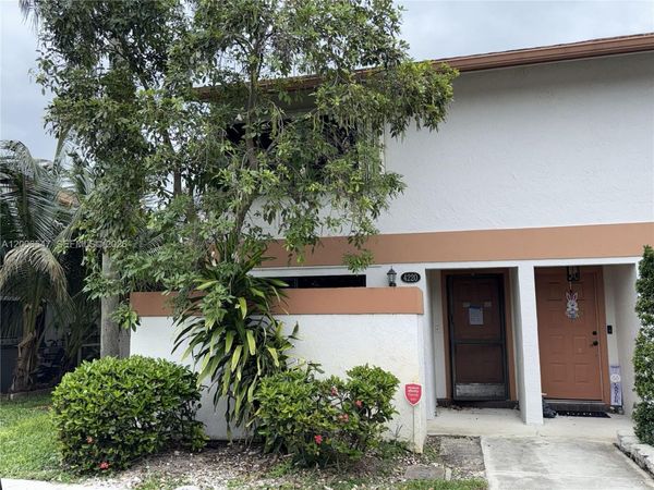 4220 SW 71st Way , Davie, FL 33314