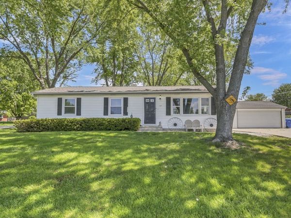 137 Birchwood Road , Carpentersville, IL 60110