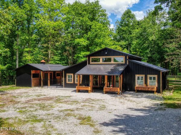 279 Crouch Branch Lane, Allardt, TN 38504