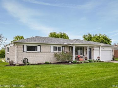 27299 Hystone Drive, Farmington Hills, MI 48334