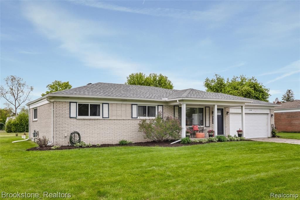 27299 Hystone Drive, Farmington Hills, MI 48334 Main Photo