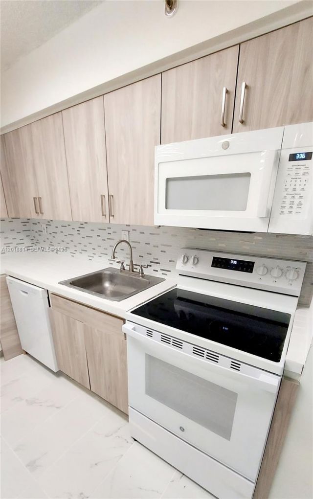 3300 NE 192nd St, Unit 808, Aventura, FL 33180 Photo