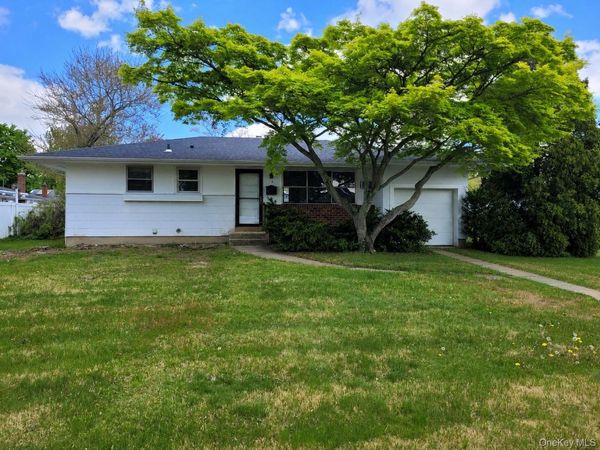 5 Thorpe Lane , East Islip, NY 11730