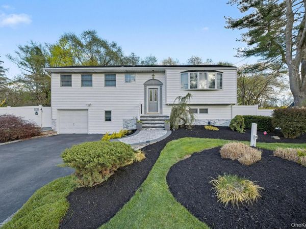27 Frontier Lane , East Northport, NY 11731