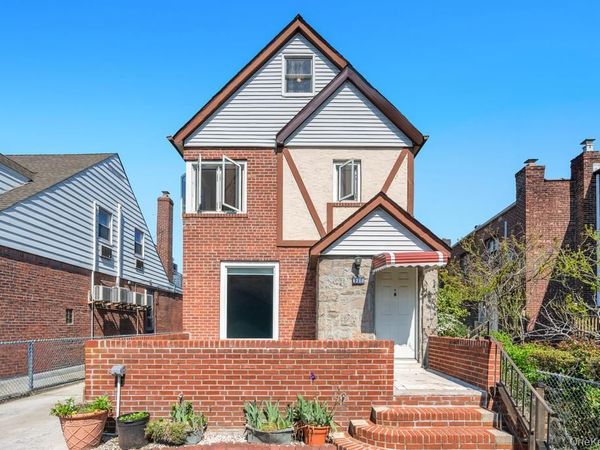 6210 Boelsen Crescent , Rego Park, NY 11374