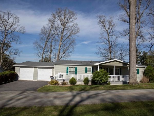 1411 Jonathan Dr, Somerset, PA 15501