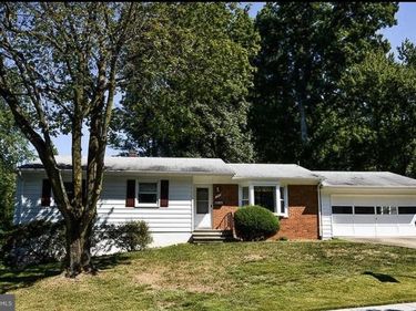 1402 DESALE STREET SW, VIENNA, VA 22180
