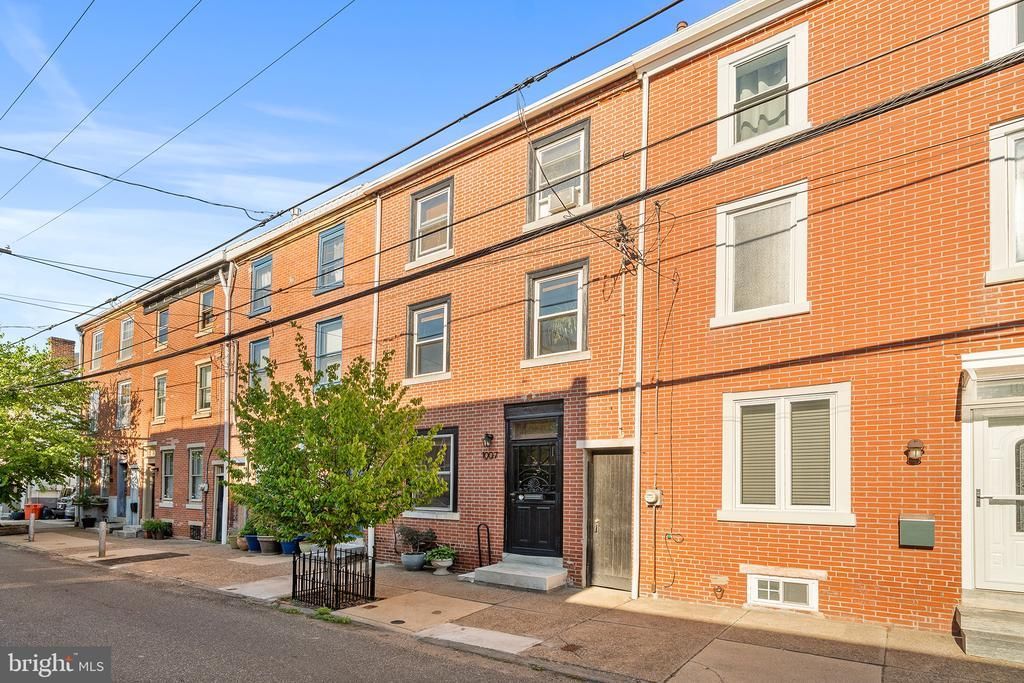 1007 N Lawrence Street, Philadelphia, PA 19123 Main Photo