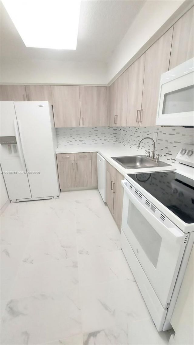 3300 NE 192nd St, Unit 808, Aventura, FL 33180 Photo